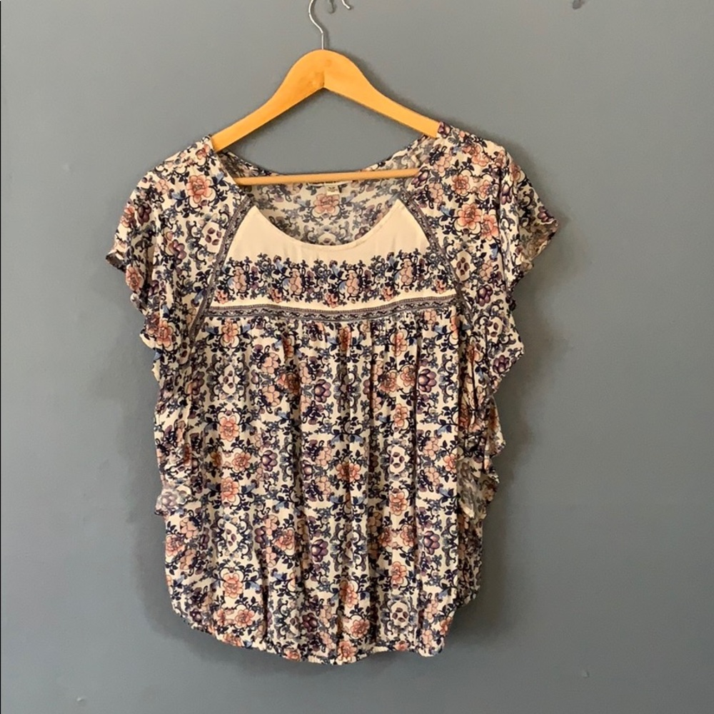American Eagle Floral Short-Sleeved Blouse